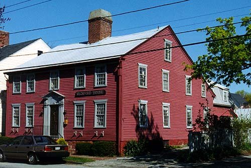 Loading 83K - Wickford House (ca. 1740)